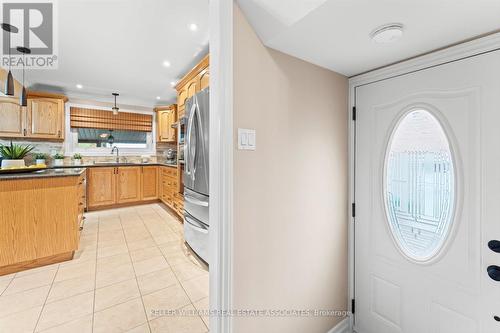 1639 Glen Rutley Circle, Mississauga, ON - Indoor Photo Showing Kitchen