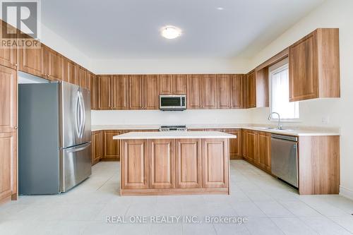 134 Goodwin Crescent, Milton, ON - Indoor Photo Showing Kitchen