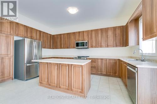 134 Goodwin Crescent, Milton, ON - Indoor Photo Showing Kitchen