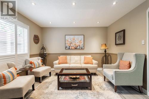 3183 Valcourt Crescent, Mississauga, ON - Indoor Photo Showing Living Room