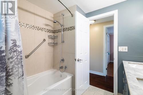 3183 Valcourt Crescent, Mississauga, ON - Indoor Photo Showing Bathroom