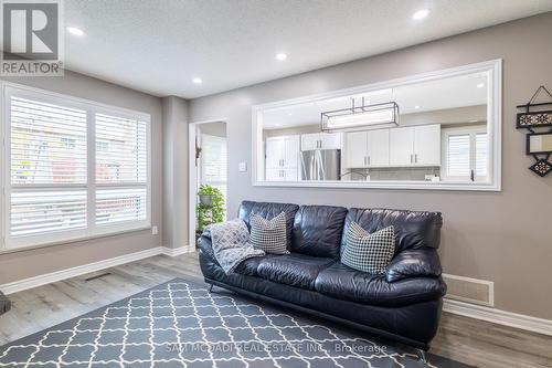 3183 Valcourt Crescent, Mississauga, ON - Indoor Photo Showing Living Room