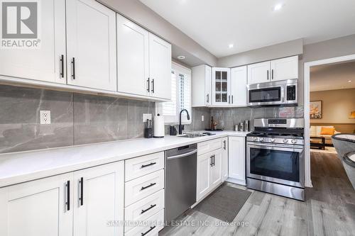 3183 Valcourt Crescent, Mississauga, ON - Indoor Photo Showing Kitchen