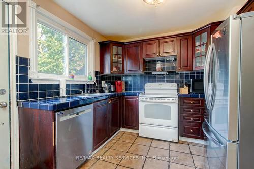 80 Flamingo Crescent, Brampton, ON - Indoor Photo Showing Kitchen