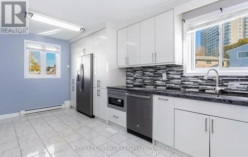 Upper - 1 Hunters Cove Court, Brampton, ON - Indoor Photo Showing Kitchen With Upgraded Kitchen