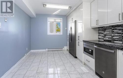 Upper - 1 Hunters Cove Court, Brampton, ON - Indoor Photo Showing Kitchen