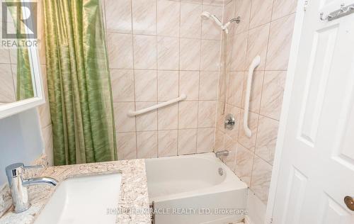 Upper - 1 Hunters Cove Court, Brampton, ON - Indoor Photo Showing Bathroom