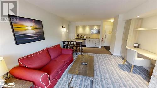 51-208 - 1235 Deerhurst Drive, Huntsville (Chaffey), ON - Indoor Photo Showing Living Room