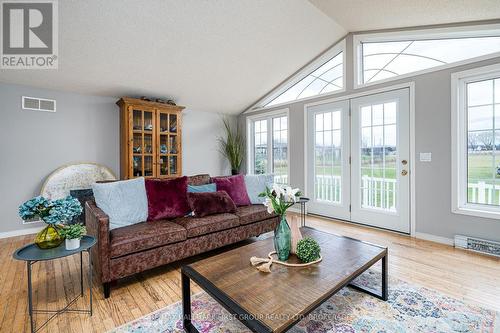 819 County Rd 9 Road, Greater Napanee, ON - Indoor Photo Showing Living Room