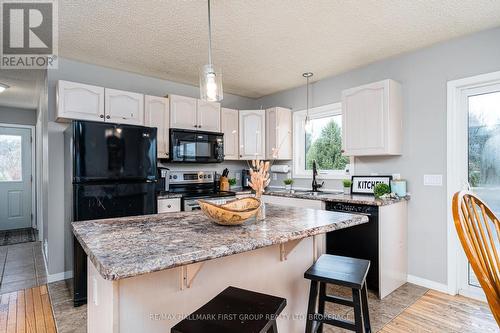 819 County Rd 9 Road, Greater Napanee, ON - Indoor Photo Showing Kitchen