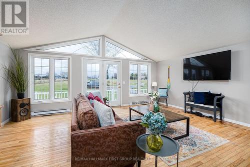 819 County Rd 9 Road, Greater Napanee, ON - Indoor Photo Showing Living Room