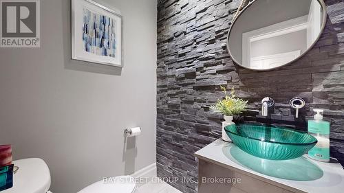 208 John Frederick Drive, Hamilton, ON - Indoor Photo Showing Bathroom