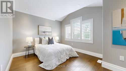 208 John Frederick Drive, Hamilton, ON - Indoor Photo Showing Bedroom