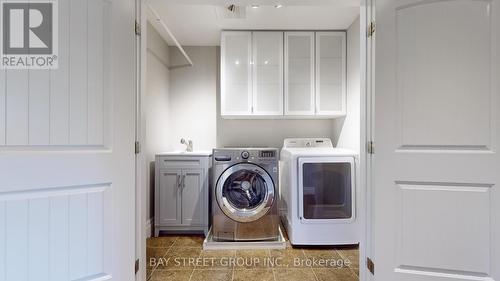 208 John Frederick Drive, Hamilton, ON - Indoor Photo Showing Laundry Room