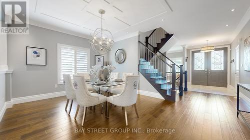 208 John Frederick Drive, Hamilton, ON - Indoor Photo Showing Dining Room