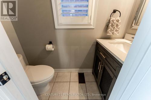 27 Heron Hollow Avenue, Richmond Hill, ON - Indoor Photo Showing Bathroom