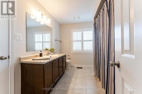 27 Heron Hollow Avenue, Richmond Hill, ON - Indoor Photo Showing Bathroom