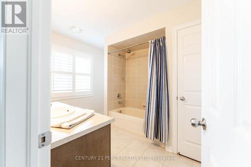 27 Heron Hollow Avenue, Richmond Hill, ON - Indoor Photo Showing Bathroom