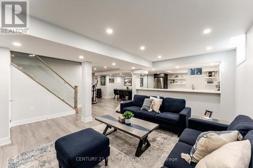 27 Heron Hollow Avenue, Richmond Hill, ON - Indoor Photo Showing Living Room