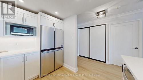 1203 - 11 Townsgate Drive, Vaughan, ON - Indoor Photo Showing Kitchen