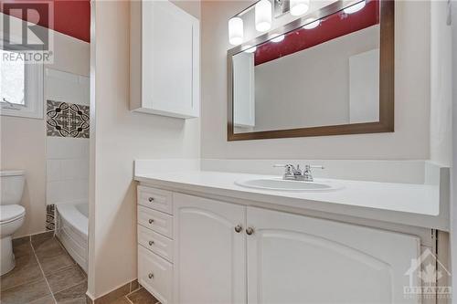 12F Larkshire Lane, Nepean, ON - Indoor Photo Showing Bathroom