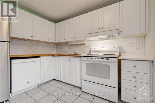 12F Larkshire Lane, Ottawa, ON - Indoor Photo Showing Kitchen