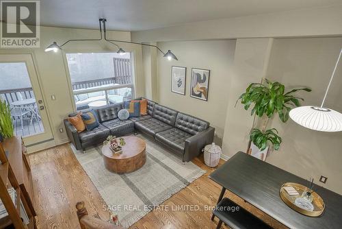 2543A Dundas Street W, Toronto, ON - Indoor Photo Showing Living Room