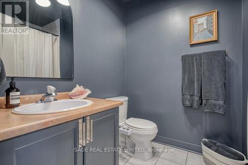 2543A Dundas Street W, Toronto, ON - Indoor Photo Showing Bathroom