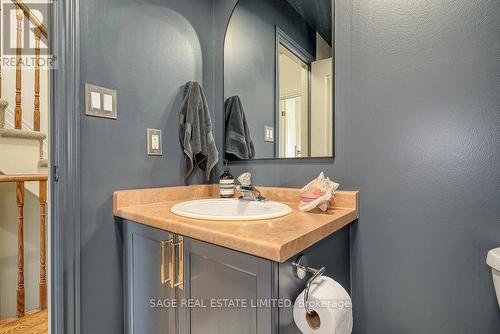 2543A Dundas Street W, Toronto, ON - Indoor Photo Showing Bathroom