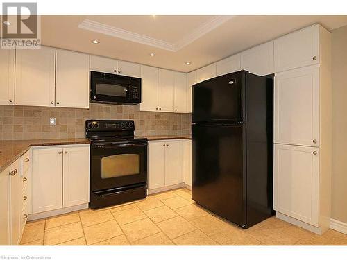 1237 North Shore Boulevard Unit# 404, Burlington, ON - Indoor Photo Showing Kitchen