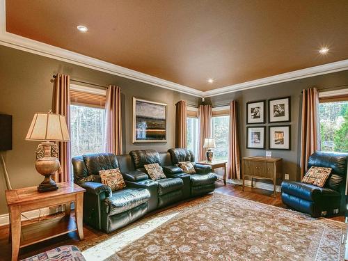 CinÃ©ma maison - 45 Ch. Des Amarantes, Sainte-Anne-Des-Lacs, QC - Indoor Photo Showing Living Room