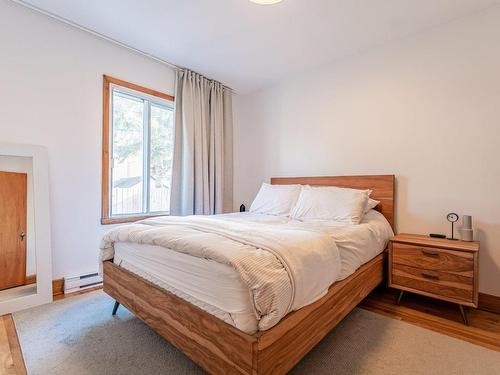 Master bedroom - 6880 Rue Jogues, Montréal (Le Sud-Ouest), QC - Indoor Photo Showing Bedroom