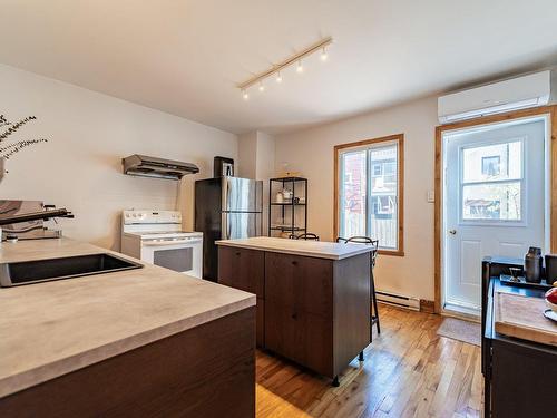 Kitchen - 6880 Rue Jogues, Montréal (Le Sud-Ouest), QC - Indoor Photo Showing Kitchen