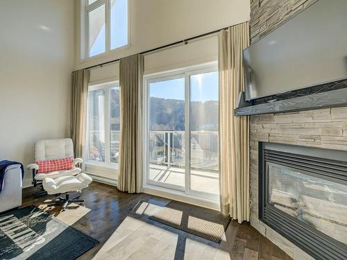 Vue - 303-195 Rue De Bagot, Bromont, QC - Indoor Photo Showing Other Room With Fireplace