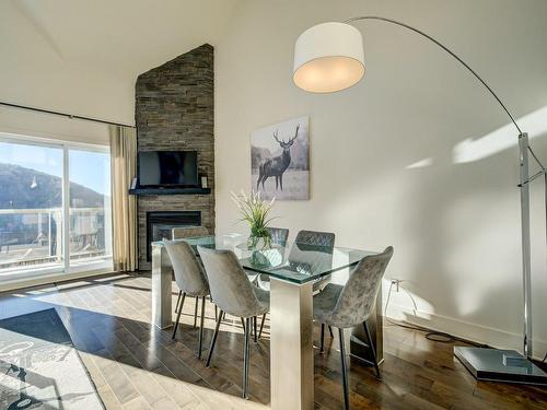 Salle Ã  manger - 303-195 Rue De Bagot, Bromont, QC - Indoor Photo Showing Dining Room With Fireplace