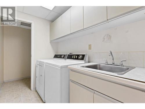 1201 738 Broughton Street, Vancouver, BC - Indoor Photo Showing Laundry Room