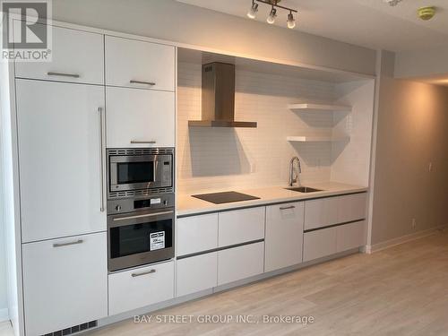 4206 - 2221 Yonge Street, Toronto, ON - Indoor Photo Showing Kitchen