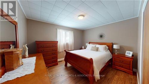 125 Griffith Wagner Road, North Algona Wilberforce, ON - Indoor Photo Showing Bedroom