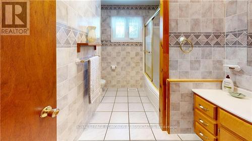 125 Griffith Wagner Road, North Algona Wilberforce, ON - Indoor Photo Showing Bathroom