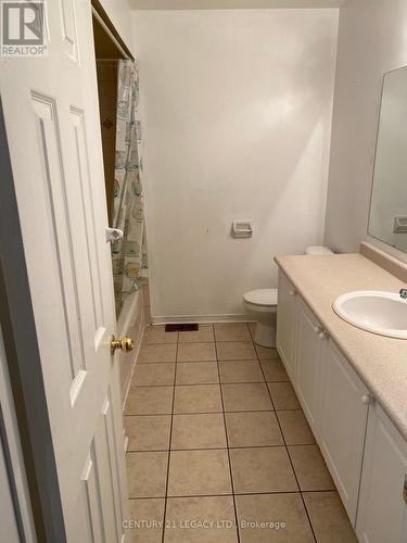 Upper - 92 Four Seasons Circle, Brampton, ON - Indoor Photo Showing Bathroom