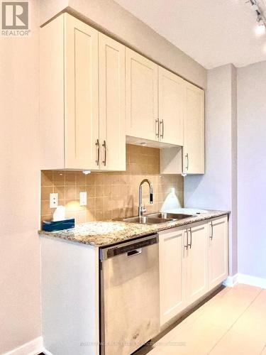 1005 - 4070 Confederation Parkway, Mississauga, ON - Indoor Photo Showing Kitchen With Double Sink