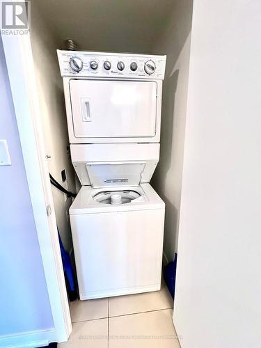 1005 - 4070 Confederation Parkway, Mississauga, ON - Indoor Photo Showing Laundry Room