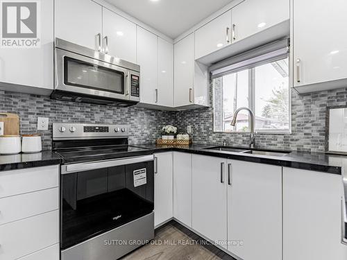 85 Fordwich Crescent, Toronto, ON - Indoor Photo Showing Kitchen With Double Sink With Upgraded Kitchen