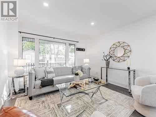 85 Fordwich Crescent, Toronto, ON - Indoor Photo Showing Living Room