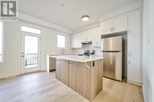 2 - 1210 Poppy Gardens, Oakville, ON - Indoor Photo Showing Kitchen With Upgraded Kitchen