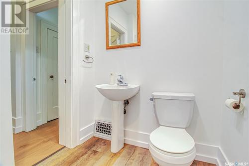 620 5Th Avenue N, Saskatoon, SK - Indoor Photo Showing Bathroom