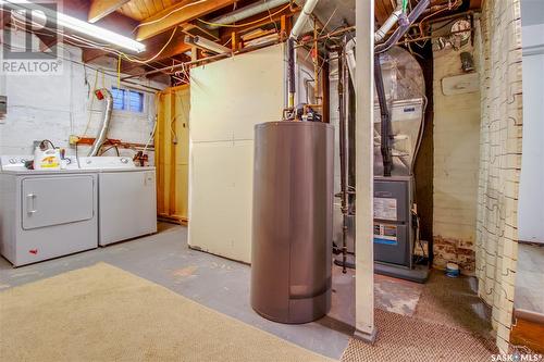 620 5Th Avenue N, Saskatoon, SK - Indoor Photo Showing Laundry Room