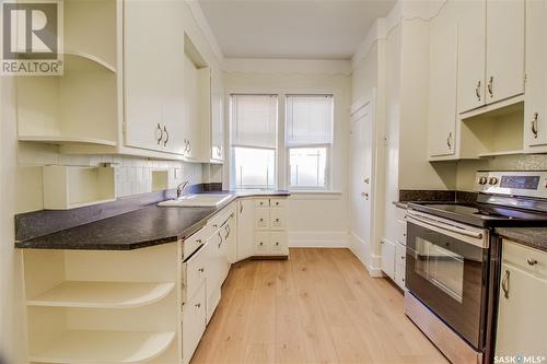 620 5Th Avenue N, Saskatoon, SK - Indoor Photo Showing Kitchen