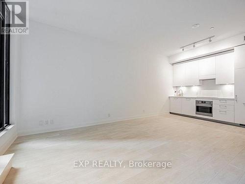 201 - 33 Frederick Todd Way, Toronto, ON - Indoor Photo Showing Kitchen