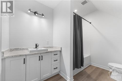 5084 Canon Smith Drive, Fitzroy Harbour, ON - Indoor Photo Showing Bathroom